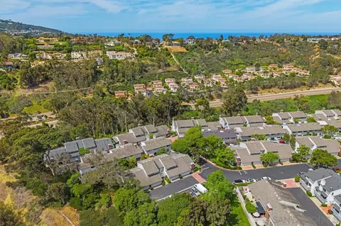 View/Area - 8028 Caminito Mallorca, La Jolla, CA 92037 photo 3 of 9