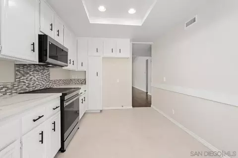 Kitchen - 8028 Caminito Mallorca, La Jolla, CA 92037 photo 3 of 4