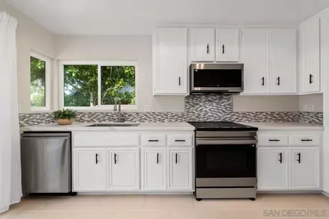 Kitchen - 8028 Caminito Mallorca, La Jolla, CA 92037 photo 2 of 4