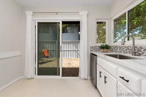 Kitchen - 8028 Caminito Mallorca, La Jolla, CA 92037 photo 4 of 4