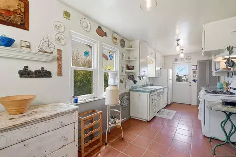 Kitchen - 425 S Horne St, Oceanside, CA 92054 photo 1 of 4