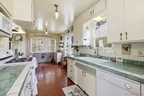 Kitchen - 425 S Horne St, Oceanside, CA 92054 photo 3 of 4
