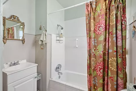 Bath - 425 S Horne St, Oceanside, CA 92054 photo 2 of 5