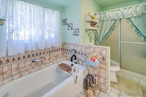 Bath - 951 Beverly, Vista, CA 92084 photo 3 of 4