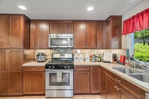 Kitchen - 951 Beverly, Vista, CA 92084 photo 1 of 4