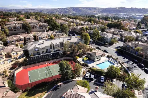 3696 Ruette De Vl, San Diego, CA 92130