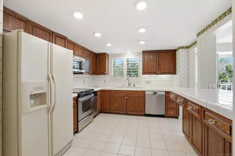 Kitchen - 1099 1st St #223, Coronado, CA 92118 photo 3 of 4