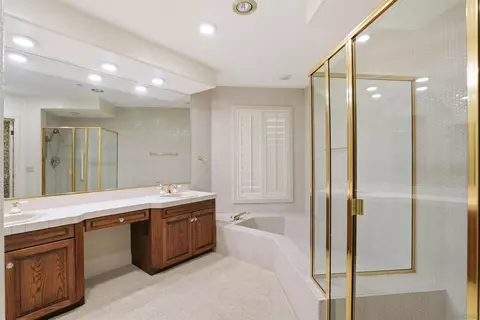 Bath - 1099 1st St #223, Coronado, CA 92118 photo 3 of 6