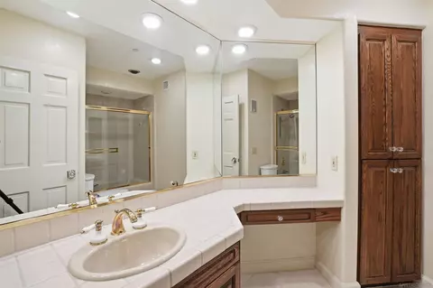 Bath - 1099 1st St #223, Coronado, CA 92118 photo 4 of 6