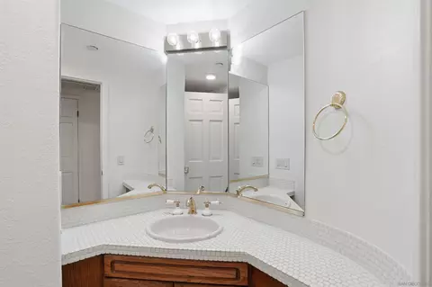 Bath - 1099 1st St #223, Coronado, CA 92118 photo 6 of 6