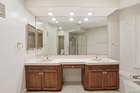 Bath - 1099 1st St #223, Coronado, CA 92118 photo 2 of 6