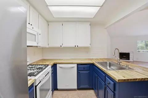 Kitchen - 3039 Brookpine, Spring Valley, CA 91978 photo 2 of 5