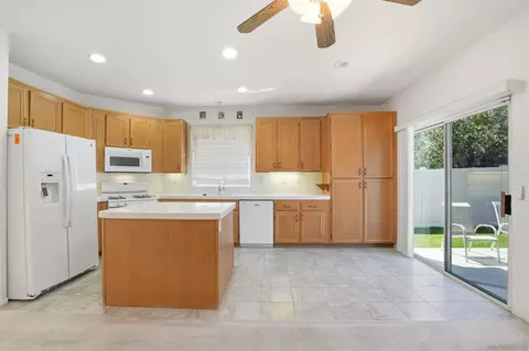 Kitchen - 761 Aldea Dr, Oceanside, CA 92057 photo 4 of 5