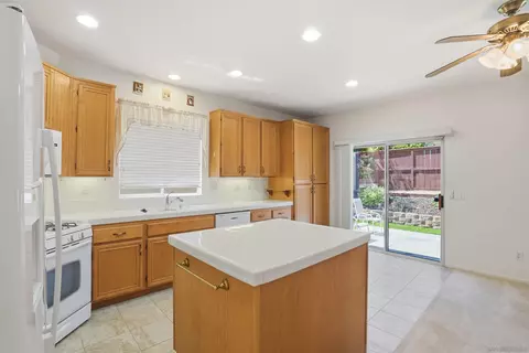 Kitchen - 761 Aldea Dr, Oceanside, CA 92057 photo 5 of 5
