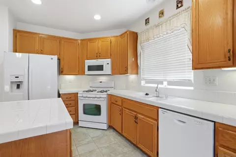 Kitchen - 761 Aldea Dr, Oceanside, CA 92057 photo 2 of 5