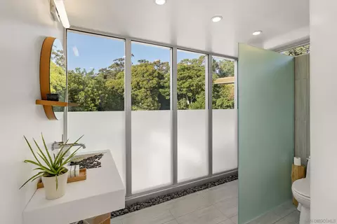 Bath - 15045 Rancho Real, Del Mar, CA 92014 photo 4 of 6