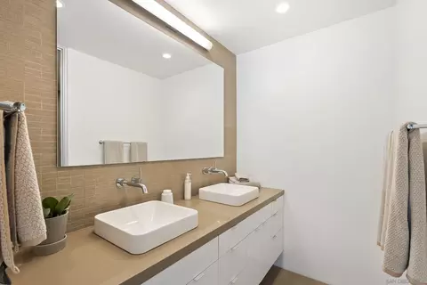 Bath - 15045 Rancho Real, Del Mar, CA 92014 photo 5 of 6