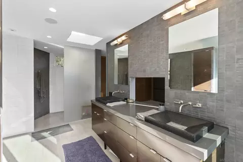 Bath - 15045 Rancho Real, Del Mar, CA 92014 photo 3 of 6