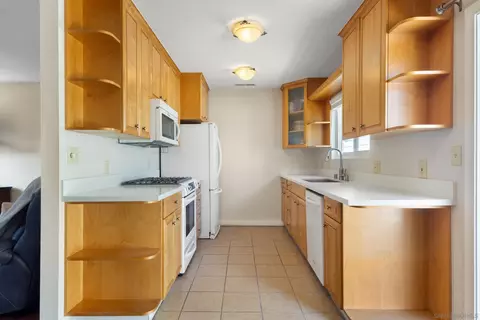 Kitchen - 1602 Grandview St, Oceanside, CA 92054 photo 3 of 4