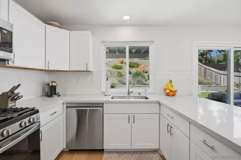 Kitchen - 2323 Brookhaven Pass, Vista, CA 92081 photo 2 of 3