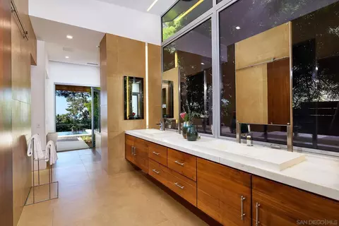 Bath - 116 Nob Ave, Del Mar, CA 92014 photo 2 of 5