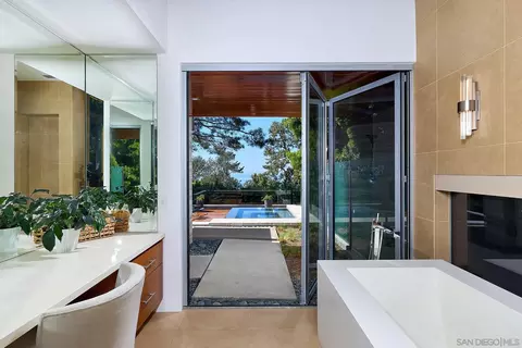 Bath - 116 Nob Ave, Del Mar, CA 92014 photo 1 of 5
