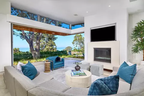 Living - 116 Nob Ave, Del Mar, CA 92014 photo 2 of 6