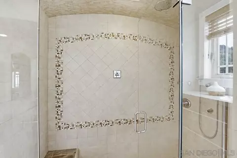 Bath - 13620 Holly Oak Way, Poway, CA 92064 photo 6 of 13