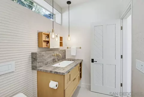 Bath - 13620 Holly Oak Way, Poway, CA 92064 photo 13 of 13