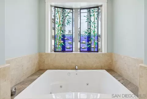 Bath - 13620 Holly Oak Way, Poway, CA 92064 photo 4 of 13