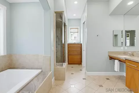 Bath - 13620 Holly Oak Way, Poway, CA 92064 photo 2 of 13