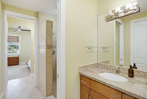 Bath - 13620 Holly Oak Way, Poway, CA 92064 photo 9 of 13