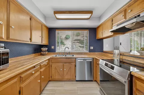 Kitchen - 32721 Mountain View Rd, Bonsall, CA 92003 photo 2 of 3