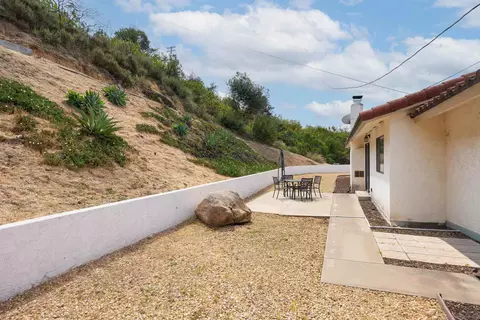Exterior - 32721 Mountain View Rd, Bonsall, CA 92003 photo 3 of 5