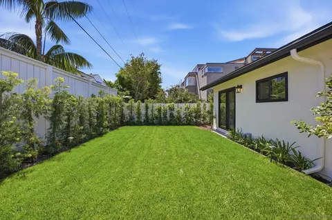 Exterior - 701 Balboa Ave, Coronado, CA 92118 photo 5 of 10