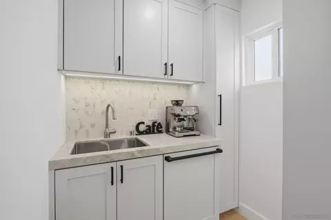 Kitchen - 701 Balboa Ave, Coronado, CA 92118 photo 5 of 6