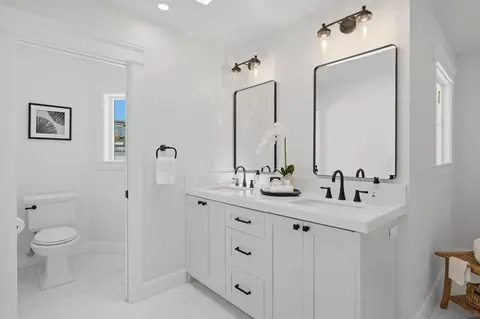 Bath - 701 Balboa Ave, Coronado, CA 92118 photo 3 of 4
