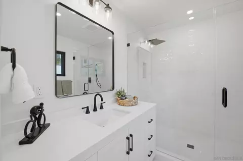 Bath - 701 Balboa Ave, Coronado, CA 92118 photo 4 of 4
