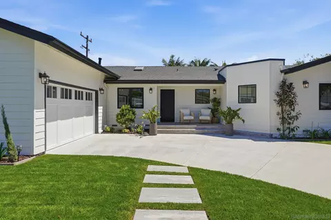 Exterior - 701 Balboa Ave, Coronado, CA 92118 photo 9 of 10
