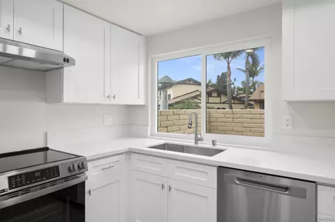 Kitchen - 75 Third Ave #20, Chula Vista, CA 91910 photo 4 of 4
