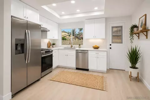 Kitchen - 75 Third Ave #20, Chula Vista, CA 91910 photo 2 of 4