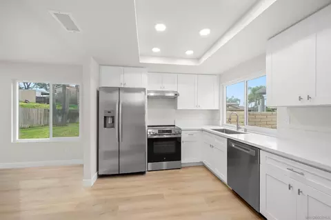 Kitchen - 75 Third Ave #20, Chula Vista, CA 91910 photo 3 of 4