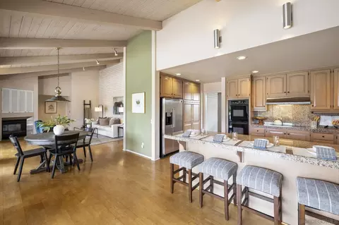 Kitchen - 2357 Royal Crst, Escondido, CA 92025 photo 4 of 6