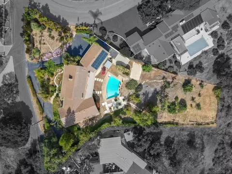 View/Area - 2357 Royal Crst, Escondido, CA 92025 photo 3 of 7