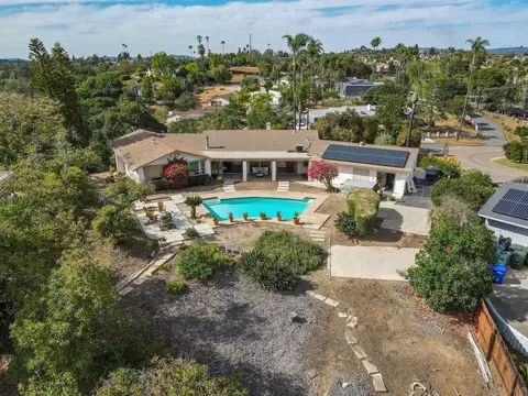 View/Area - 2357 Royal Crst, Escondido, CA 92025 photo 6 of 7