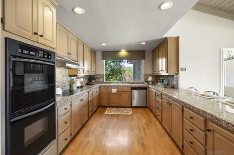 Kitchen - 2357 Royal Crst, Escondido, CA 92025 photo 2 of 6