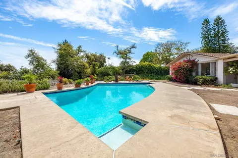 Exterior - 2357 Royal Crst, Escondido, CA 92025 photo 23 of 28