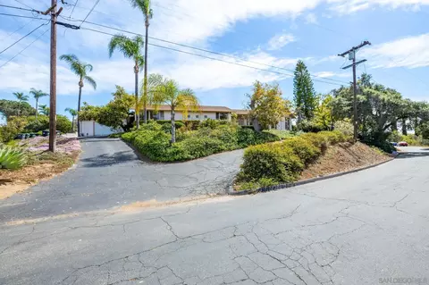 Exterior - 2357 Royal Crst, Escondido, CA 92025 photo 5 of 28