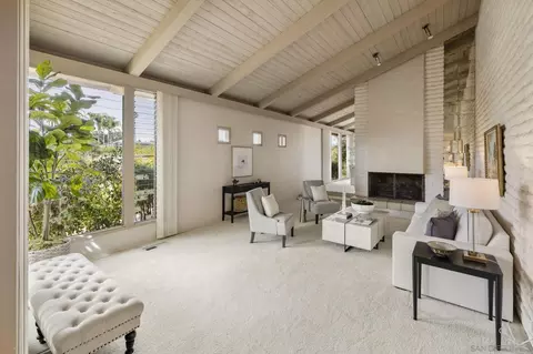 Living - 2357 Royal Crst, Escondido, CA 92025 photo 2 of 4