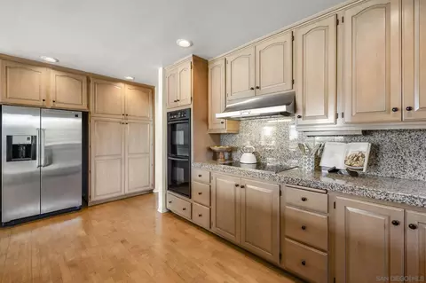 Kitchen - 2357 Royal Crst, Escondido, CA 92025 photo 6 of 6